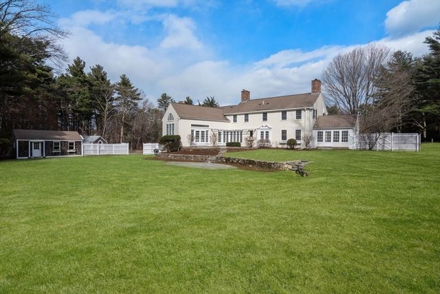 85 Strawberry Hill St, Dover, MA 02030