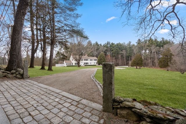 85 Strawberry Hill St, Dover, MA 02030