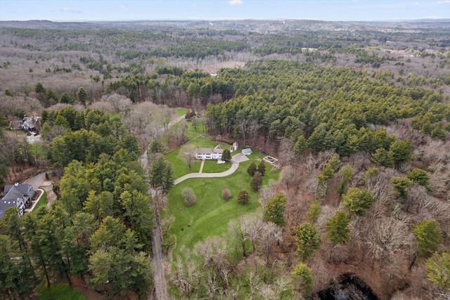 85 Strawberry Hill St, Dover, MA 02030