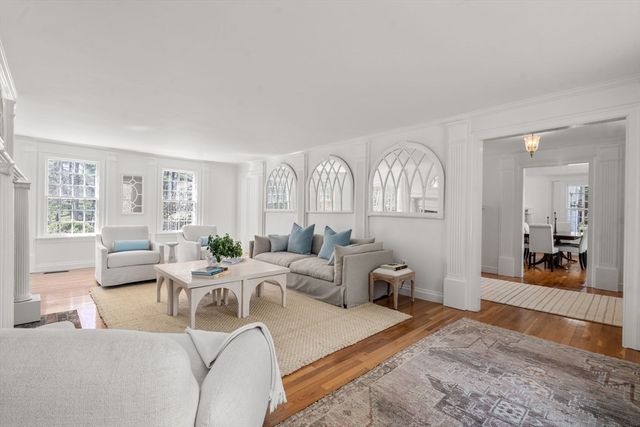 85 Strawberry Hill St, Dover, MA 02030