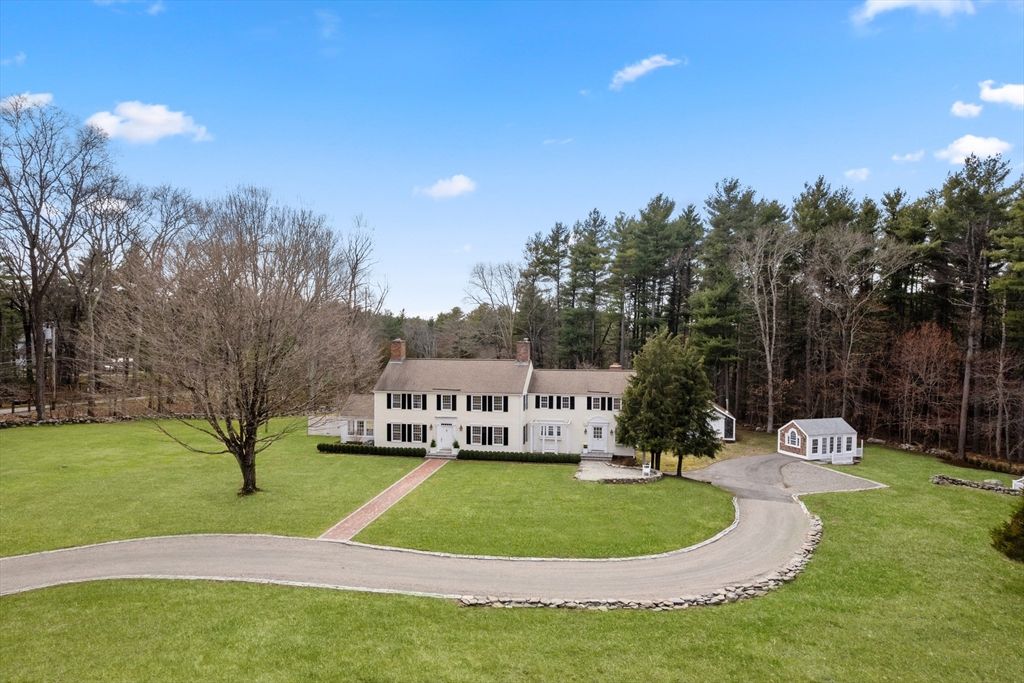 85 Strawberry Hill St, Dover, MA 02030