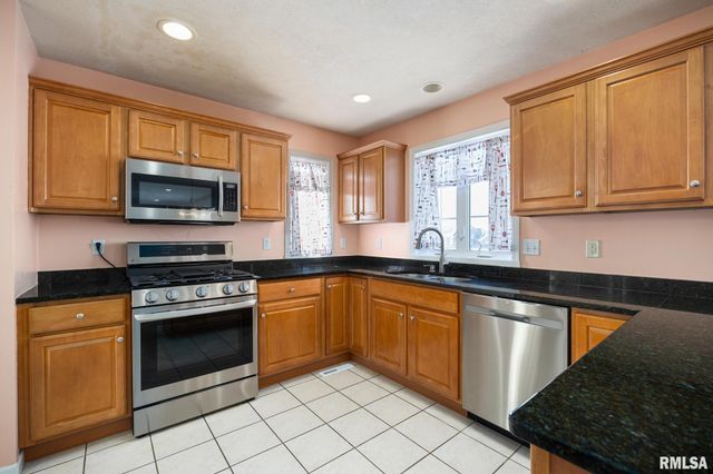 4815 N WEAVERRIDGE Boulevard, Peoria, IL 61615