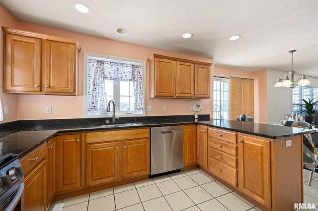 4815 N WEAVERRIDGE Boulevard, Peoria, IL 61615