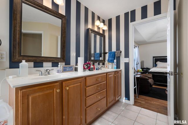 4815 N WEAVERRIDGE Boulevard, Peoria, IL 61615