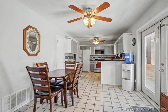 8005 S Date Avenue, Broken Arrow, OK 74011