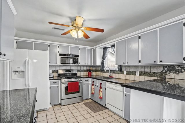 8005 S Date Avenue, Broken Arrow, OK 74011