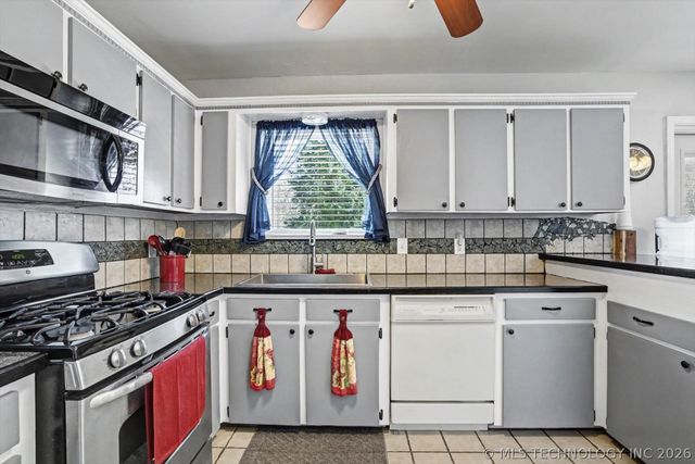 8005 S Date Avenue, Broken Arrow, OK 74011