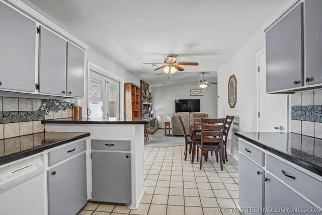 8005 S Date Avenue, Broken Arrow, OK 74011