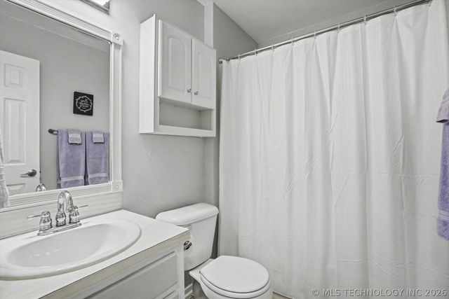 8005 S Date Avenue, Broken Arrow, OK 74011