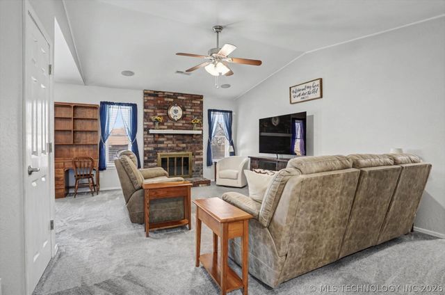 8005 S Date Avenue, Broken Arrow, OK 74011