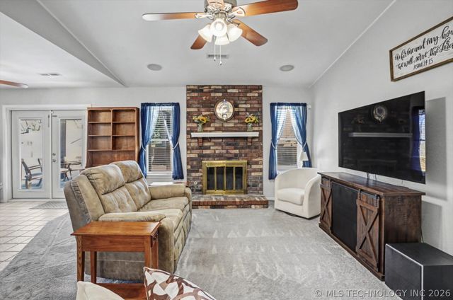 8005 S Date Avenue, Broken Arrow, OK 74011