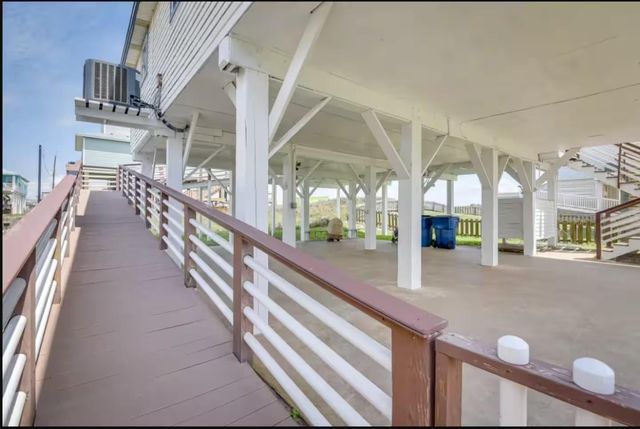 114 Sand Dune Court, Surfside Beach, TX 77541