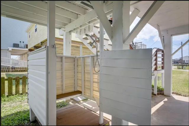 114 Sand Dune Court, Surfside Beach, TX 77541