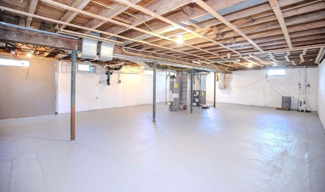 73 Bourne Rd, Swansea, MA 02777