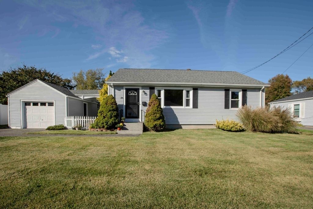 73 Bourne Rd, Swansea, MA 02777