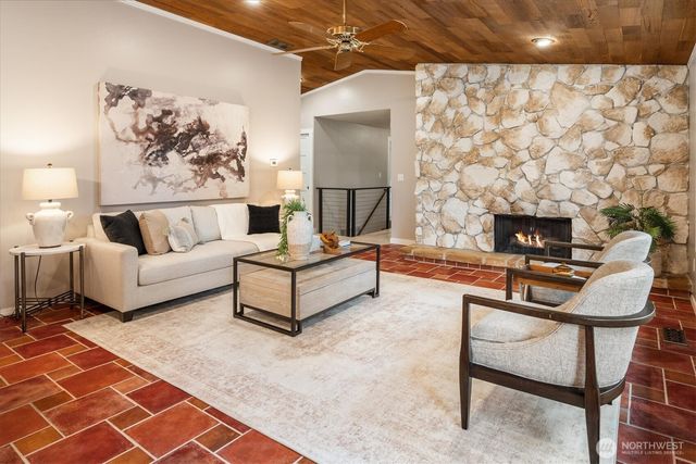 19321 Kenlake Place NE, Kenmore, WA 98028