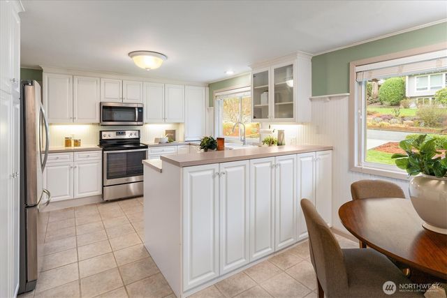 19321 Kenlake Place NE, Kenmore, WA 98028