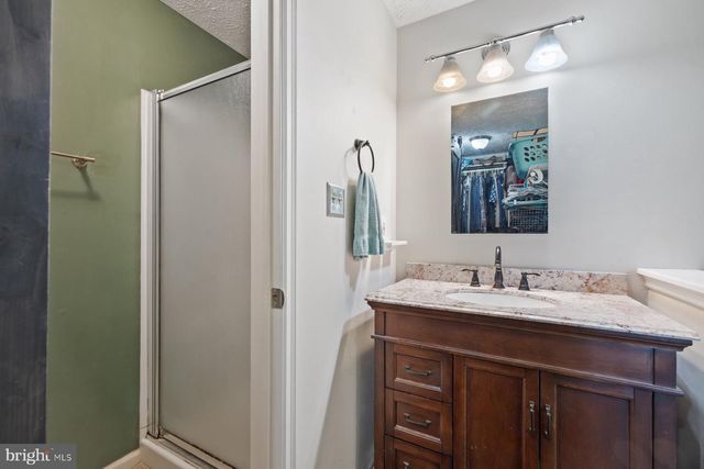 14146 RED RIVER DR, Centreville, VA 20121