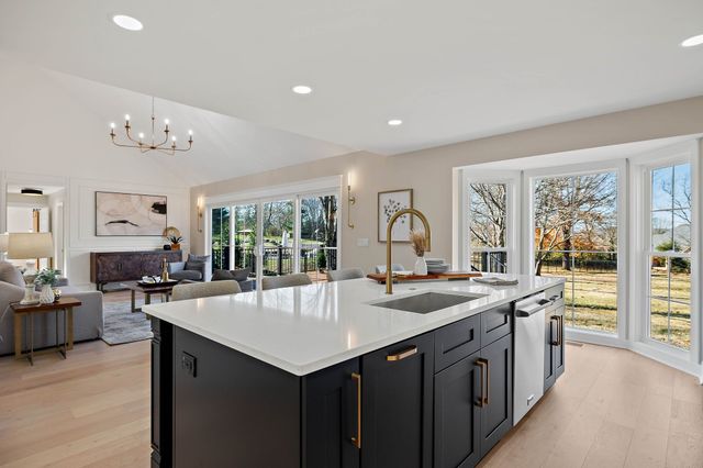 1114 Chickasaw Dr, Brentwood, TN 37027