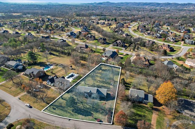 1114 Chickasaw Dr, Brentwood, TN 37027