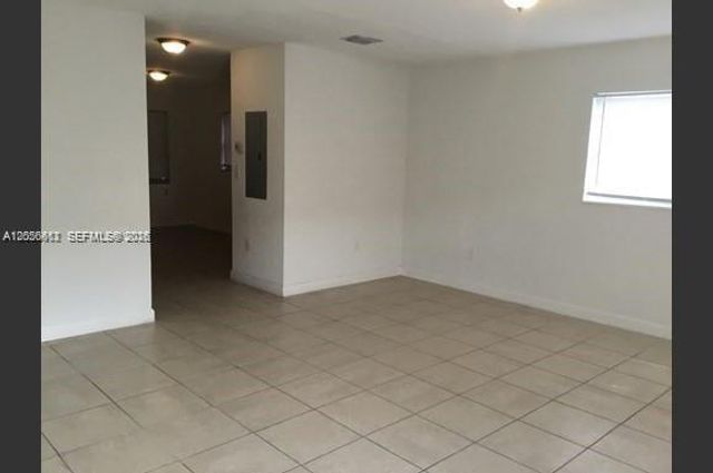 2735 NW 27th St, Miami, FL 33142