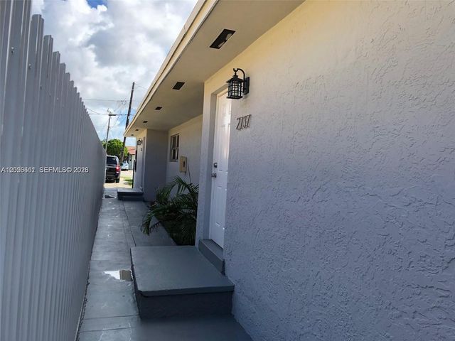 2735 NW 27th St, Miami, FL 33142