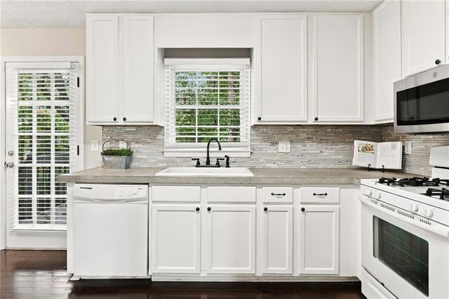 41 Red Oak Circle, Dallas, GA 30157