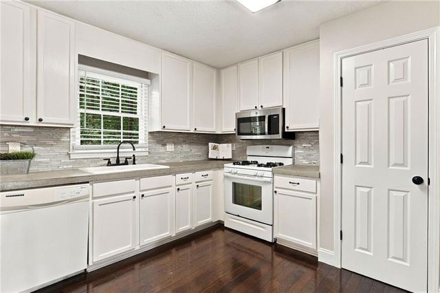 41 Red Oak Circle, Dallas, GA 30157