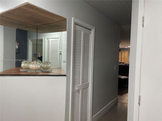 9260 SW 164th St, Palmetto Bay, FL 33157