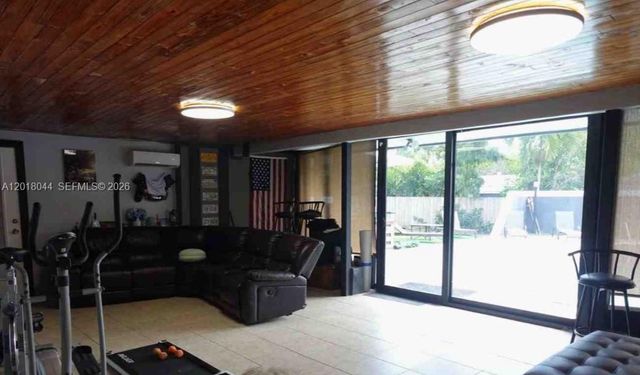 9260 SW 164th St, Palmetto Bay, FL 33157