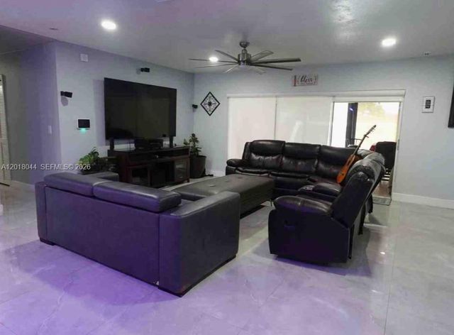 9260 SW 164th St, Palmetto Bay, FL 33157