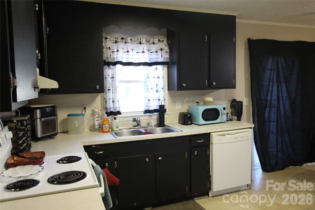 107 Pine Tree Road, Statesville, NC 28677