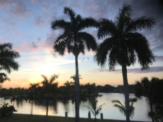 1813 Middle River Dr, Fort Lauderdale, FL 33305