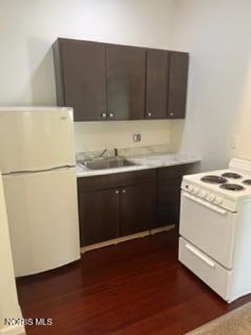 527 W Sandusky Street, Findlay, OH 45840