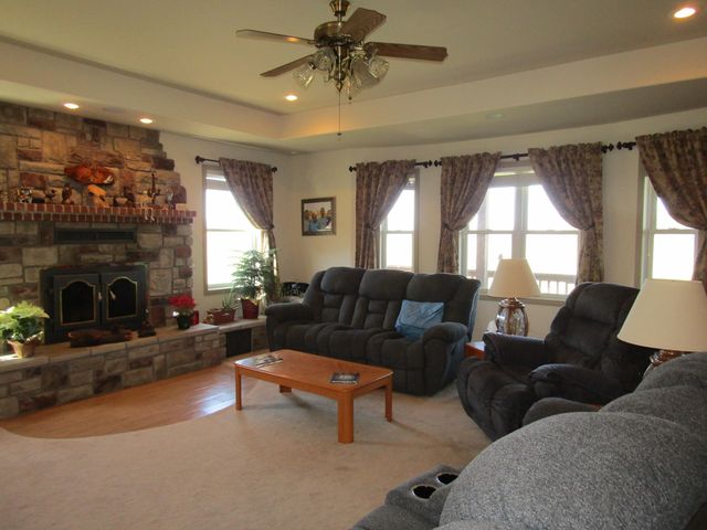 988 County Road 6160, Dora, MO 65637