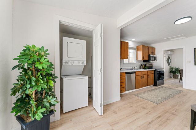 2080 College Way, Medford, OR 97504