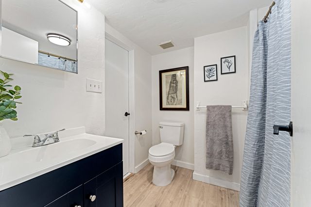 2080 College Way, Medford, OR 97504