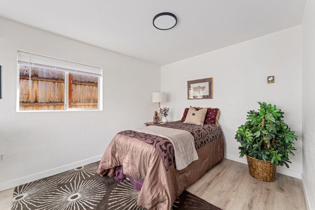 2080 College Way, Medford, OR 97504