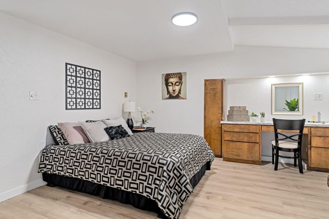 2080 College Way, Medford, OR 97504