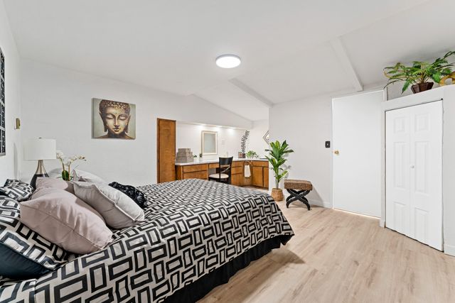 2080 College Way, Medford, OR 97504