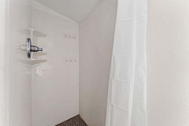 2080 College Way, Medford, OR 97504