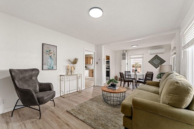 2080 College Way, Medford, OR 97504