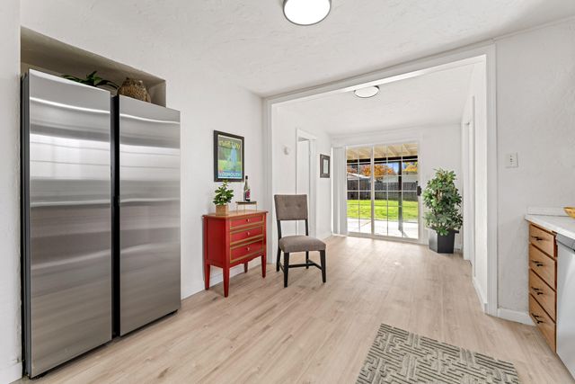 2080 College Way, Medford, OR 97504