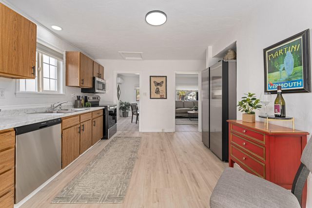 2080 College Way, Medford, OR 97504