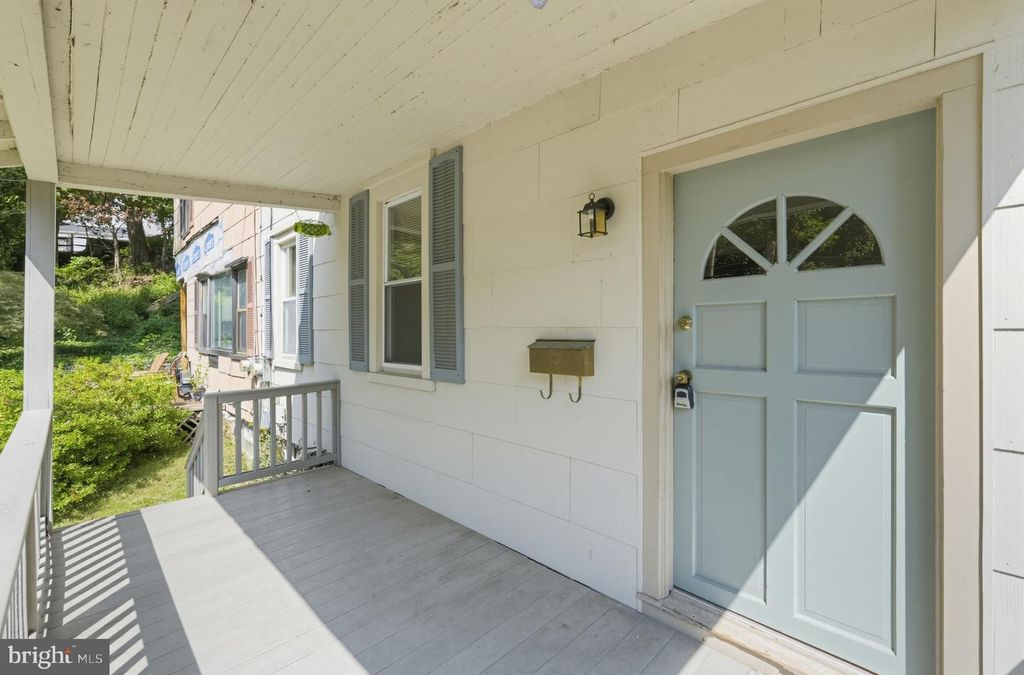 881 ROCK LN, ELKINS PARK, PA 19027 — exterior