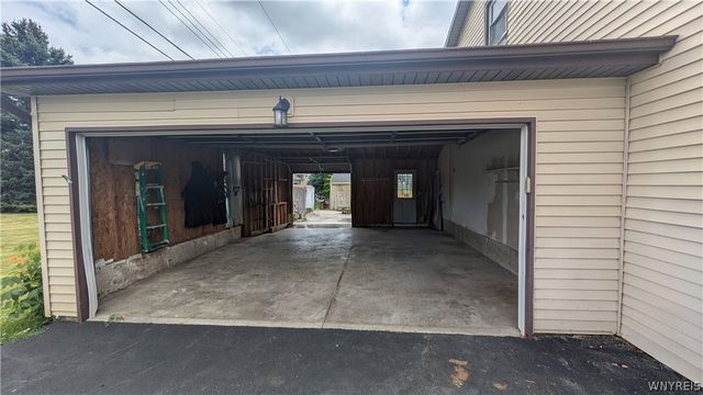 1057 Mineral Springs Road, West Seneca, NY 14224