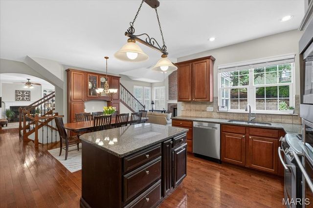 482 Pine Hollow Court, Ballwin, MO 63021