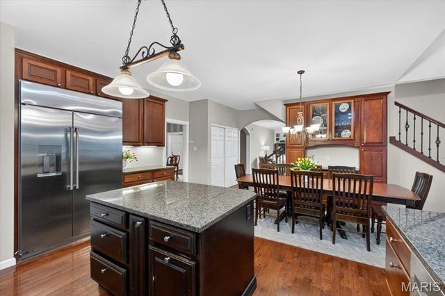 482 Pine Hollow Court, Ballwin, MO 63021