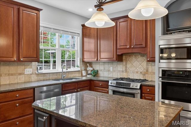 482 Pine Hollow Court, Ballwin, MO 63021