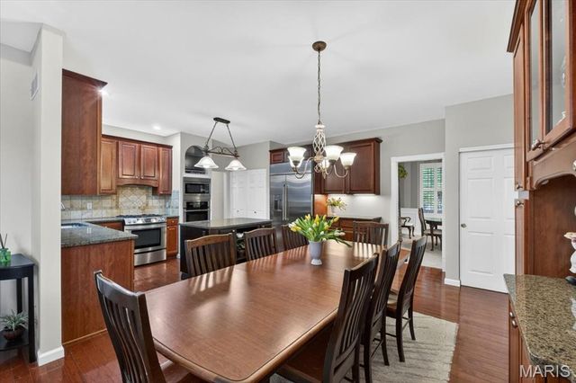 482 Pine Hollow Court, Ballwin, MO 63021